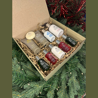 Molton Brown Christmas Hamper Fiery Pink Pepper Gift Set