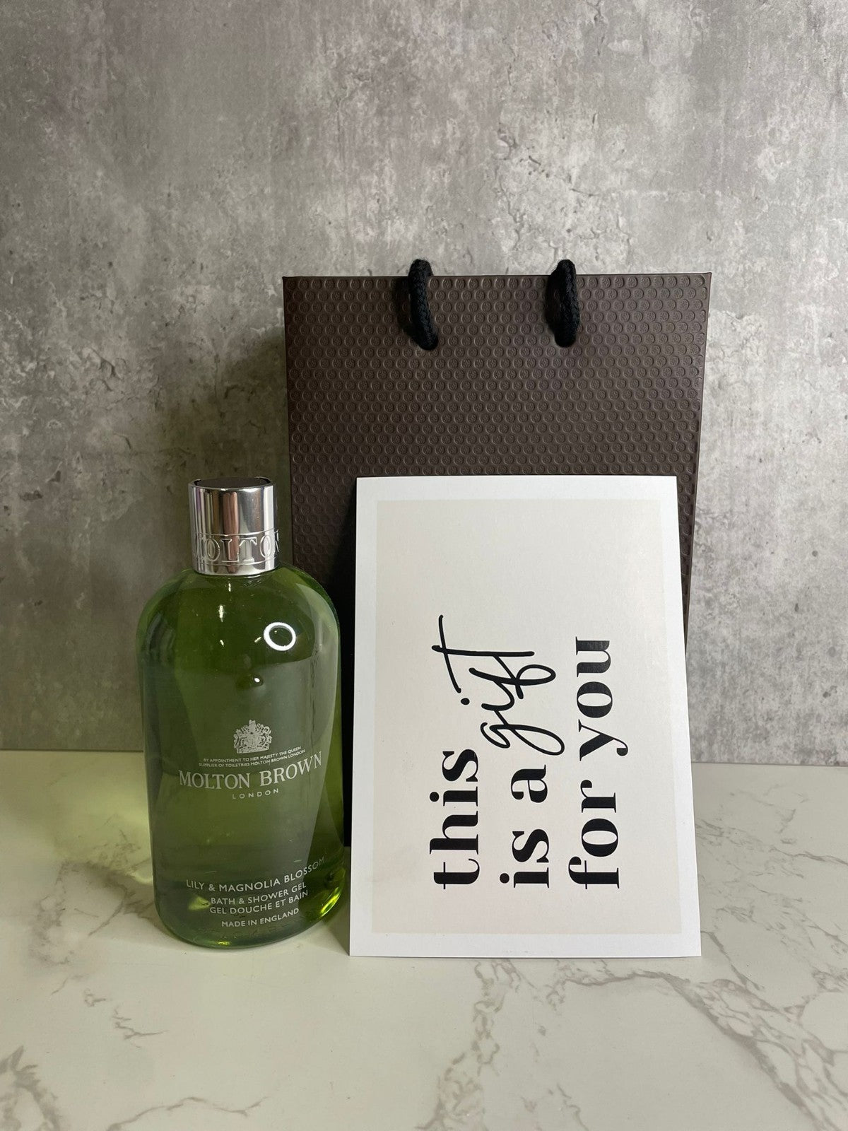 Molton Brown Bath And Shower Gel 300ml Lily And Magnolia Blossom With Gift Bag 