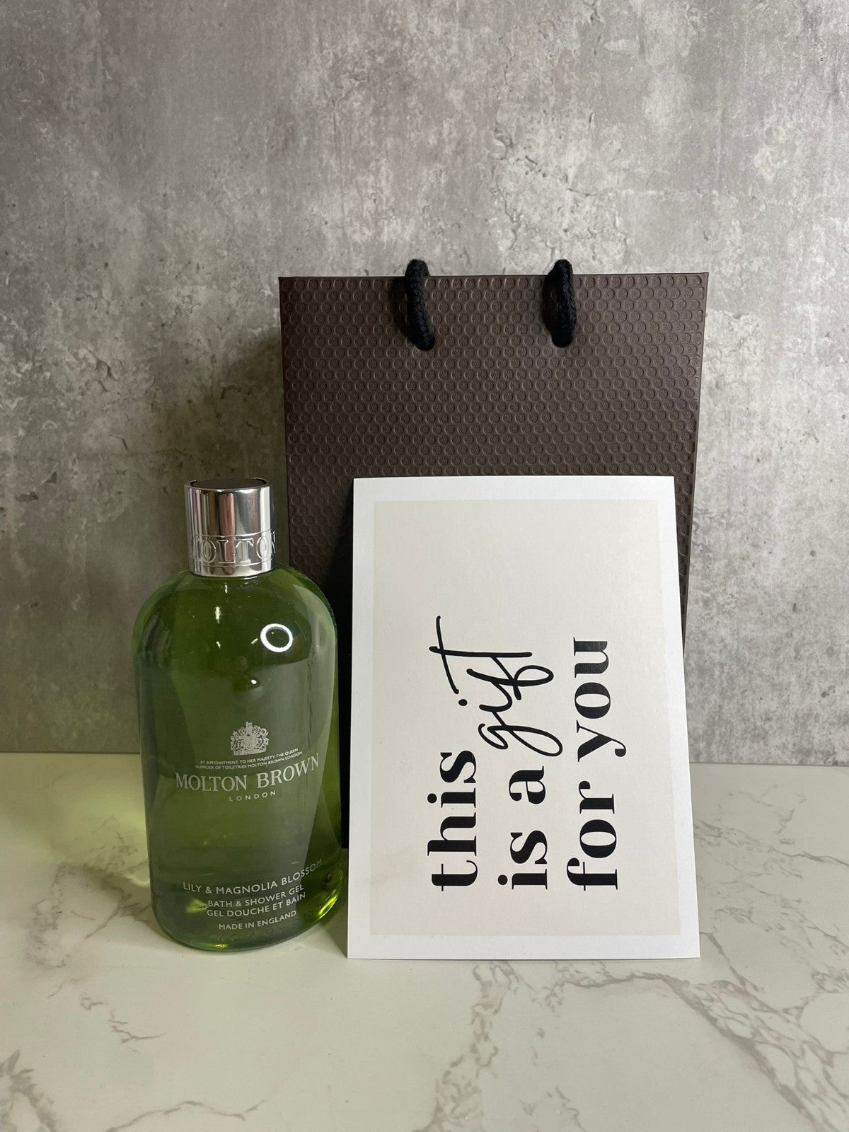Molton Brown Bath And Shower Gel 300ml Lily And Magnolia Blossom With Gift Bag 
