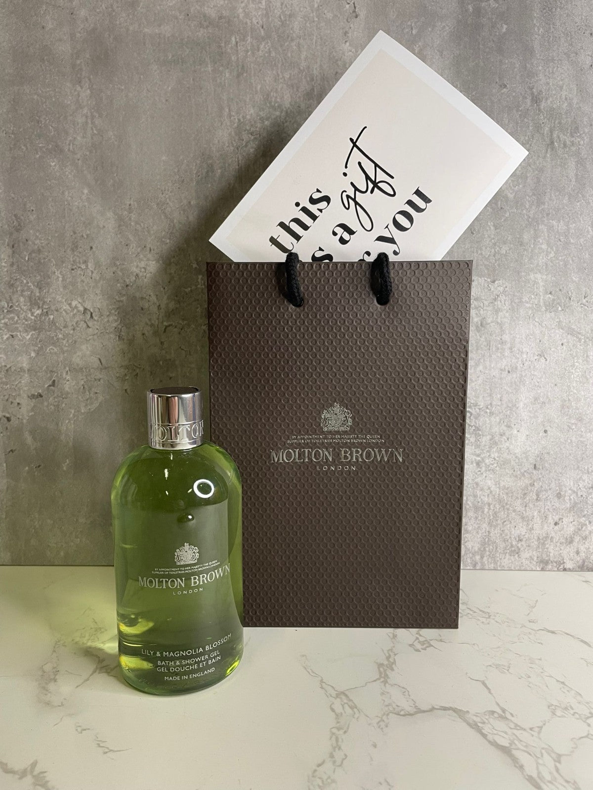 Molton Brown Bath And Shower Gel 300ml Lily And Magnolia Blossom With Gift Bag 