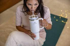 Stanley Quencher H2.0 FlowState™ Tumbler | 1.2L Frost